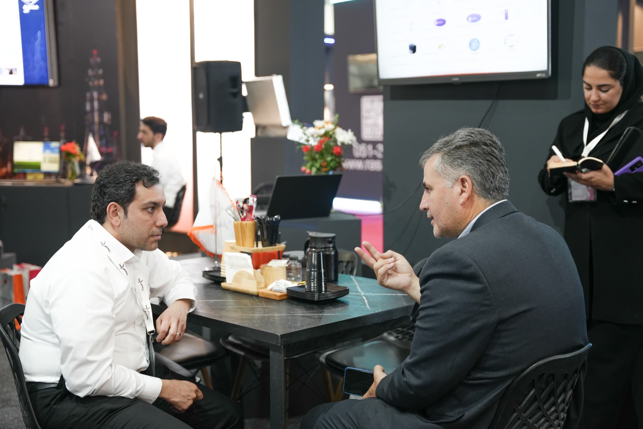 Specialized discussions with Amnpardaz customers and visitors at ELECOMP 29