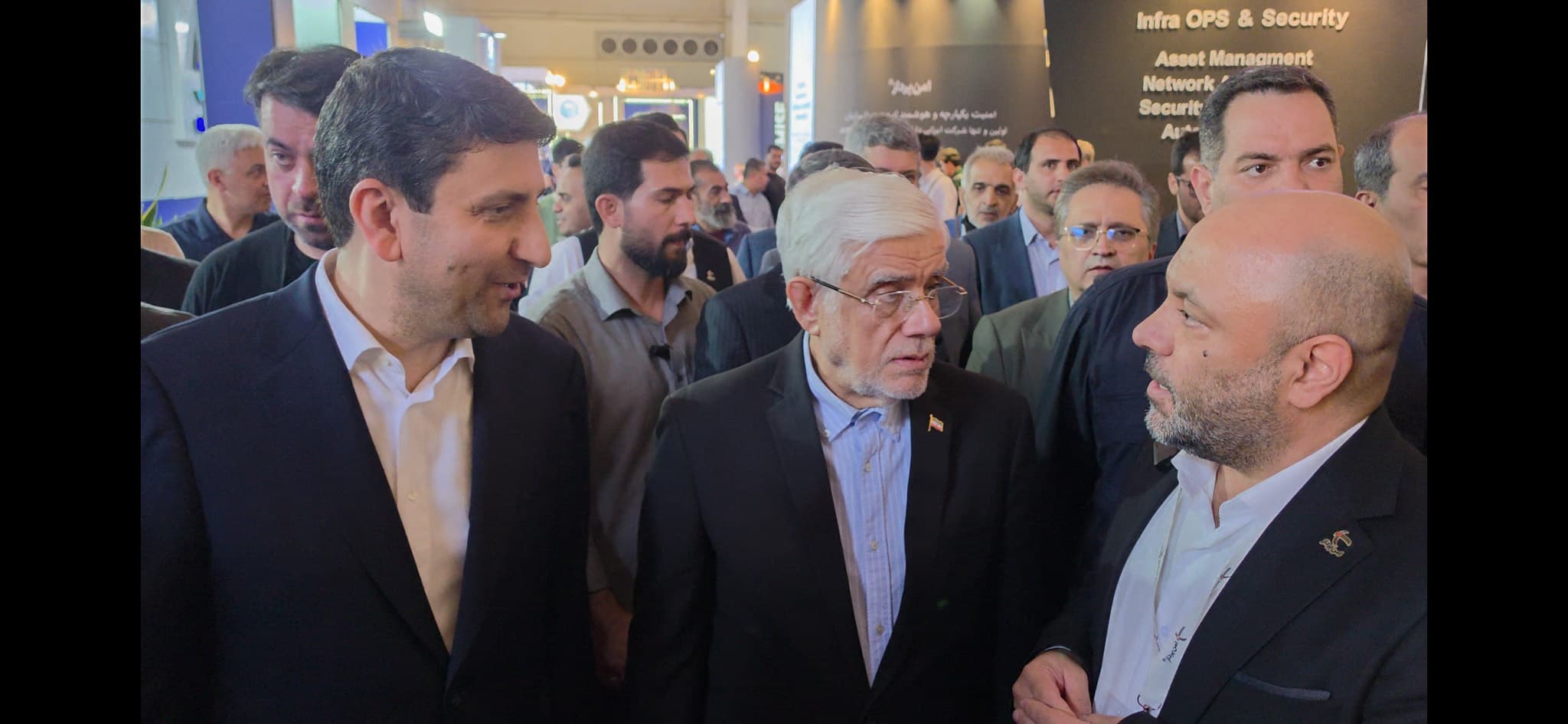 Visit by the First Vice President and the Minister of Information and Communications Technology to the Amnpardaz booth at ELECOMP 29